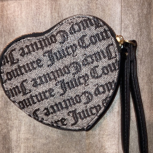 Juicy couture, heart shaped wristlet 💜🧡❤️🖤🤍💛 - Picture 3 of 7